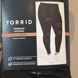 Torrid - Full Length Signature Waist Split Backed Legging in Deep Black & Plaid﻿